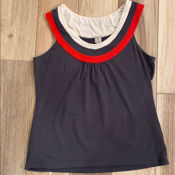 Gorgeous top! Looks beautiful on. - Picture 1 of 2